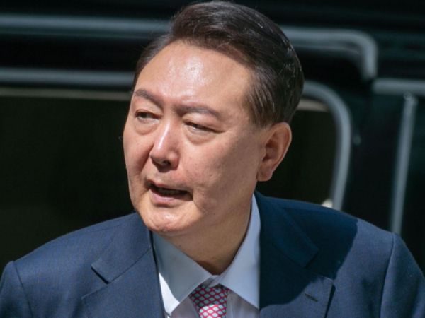 전현희 더불어민주당 최고위원이 윤석열 전 대통령이 무속 영향을 받아 용산으로 대통령실을 옮겼다면 이전 비용을 물어내야 한다고 주장했다. 사진은 윤석열 전 대통령이 지난 9일 서울 서초구 서울중앙지방법원에서 열린 내란 우두머리 혐의·직권남용 권리행사 방해 혐의 사건 6차 공판에 출석하고 있는 모습. /사진=뉴시스(공동취재단)