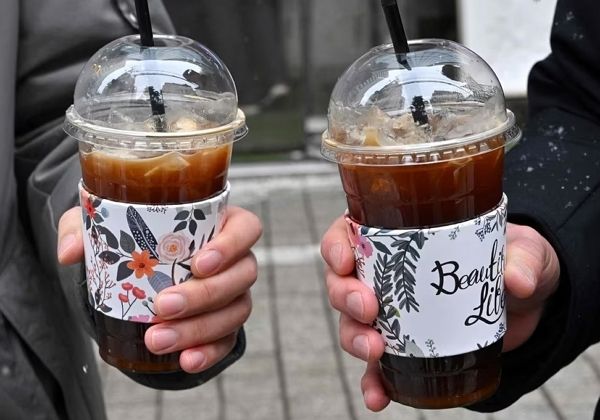 아이스 아메리카노 한 잔을 카드로 결제한 손님이 현금영수증을 요구해 황당했다는 카페 사장의 하소연이 전해졌다. 사진은 기사의 이해를 돕기 위한 자료 사진. /사진=뉴스1