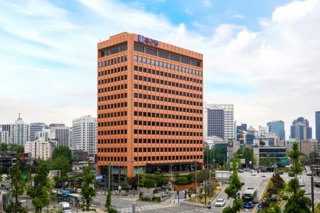 종근당이 창립 이래 최대 규모인 2조2000억원을 투자해 차세대 모달리티와 플랫폼 기술 중심의 바이오 신약 개발에 나선다. 사진은 종근당 사옥 전경. /사진=종근당 