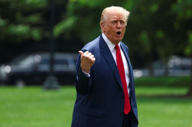 도널드 트럼프 미국 대통령이 워싱턴 DC 백악관으로 복귀하고 있다./사진=로이터