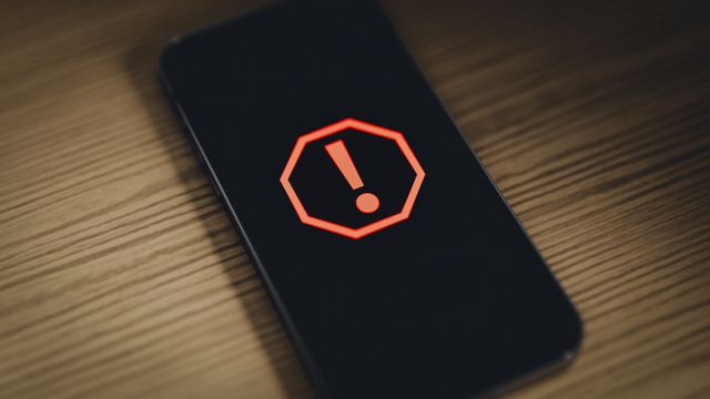 20대 A씨가 중고거래 앱 '당근마켓'을 통해 아이폰16 프로맥스를 구입하려다가 총 495만원 상당의 사기 피해를 입었다. /사진=클립아트코리아