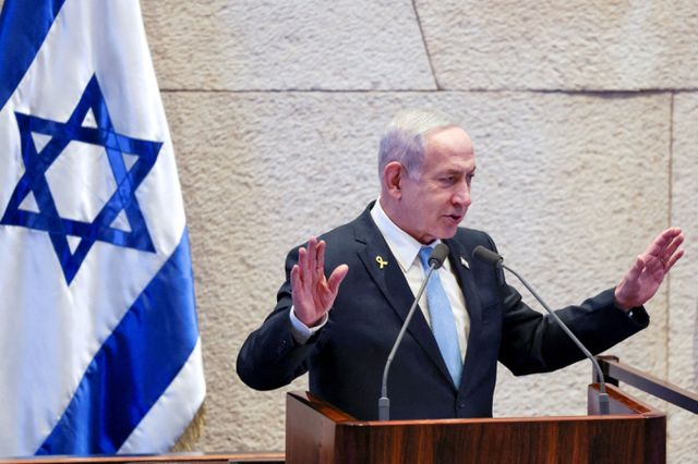 베냐민 네타냐후 이스라엘 총리가 지난 15일(현지시각) 이란 공습을 시작했다고 밝혔다.사진은 지난 11일 베냐민 네타냐후 이스라엘 총리가 예루살렘에서 열린 아르헨티나 대통령 하비에르 마일리가 참석한 이스라엘 의회 크네세트의 플레넘 세션에서 연설하고 있는 모습. /사진=로이터