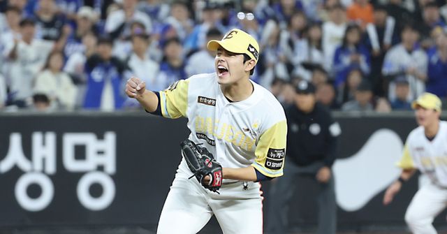지난달 7일 대전 한화생명볼파크에서 열린 '2025 신한 SOL 뱅크 KBO리그' 프로야구 한화 이글스와 삼성라이온즈 경기에서 한화 문동주가 6회초 무사 1,2루에서 무실점 호투하며 환호하고 있다. /사진=뉴스1