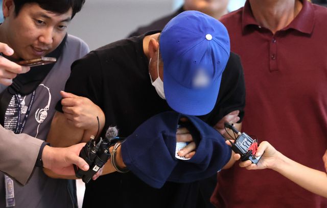 대구 달서구 한 아파트에서 전 연인을 살해한 40대 남성이 구속됐다. 사진은 15일 대구 달서구 대구지방법원 서부지원에서 열린 구속전 피의자심문(영장실질심사)에 출석한 40대 피의자의 모습. /사진=뉴스1