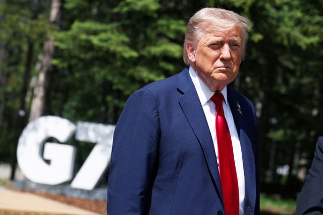 도널드 트럼프 미국 대통령이 지난 16일(현지시각) 이란과 이스라엘 간 긴장 완화를 촉구하는 G7 공동성명에 불참한다. 사진은 지난 16일 도널드 트럼프 미국 대통령이 캐나다 앨버타주 카나나스키스에서 열린 G7 정상회의에 참석한 가운데 언론의 질문을 받는 모습. /사진=로이터