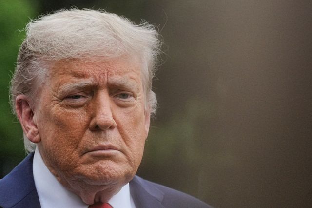 미국이 베트남과의 관세 협상에서 수출 제품에 사용되는 중국 기술 부품의 비중 축소를 요구했다. 사진은 지난 15일(현지시각) 도널드 트럼프 미국 대통령이 미국 워싱턴D.C에서 캐나다로 이동하는 모습. /사진=로이터 