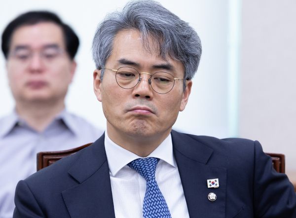 김기표 더불어민주당 의원이 김용현 전 국방부 장관이 구속기간 만료로 풀려날 것이라고 예측했다. 사진은 김기표 더불어민주당 의원이 지난달 14일 오후 서울 여의도 국회 법제사법위원회에서 열린 조희대 대법원장 등 사법부의 대선개입 의혹 진상규명 청문회에서 잠시 생각에 잠겨 있는 모습. /사진=뉴스1