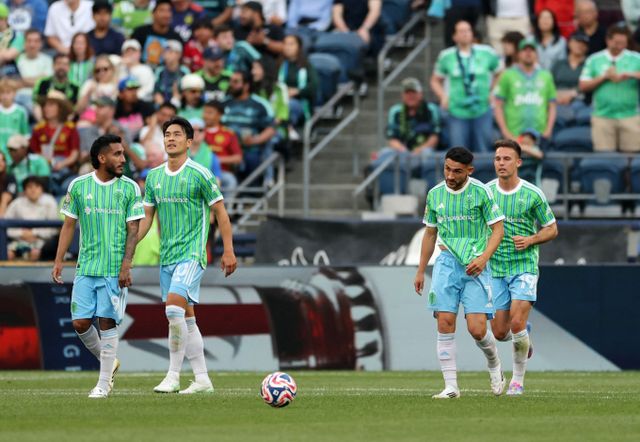 김기희의 소속팀 시애틀 사운더스가 브라질 클럽 보타포구에 1-2로 패했다. 사진은 16일(한국시각) 미국 워싱턴주 시애틀 루먼 필드에서 열린 2025 국제축구연맹(FIFA) 클럽월드컵 조별리그 B조 1차전 시애틀과 보타포구의 경기에서 선제골을 내주고 낙담하는 김기희(왼쪽에서 두번째)의 모습. /사진=로이터