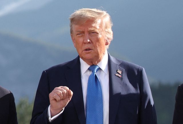 도널드 트럼프 미국 대통령이 주요 7개국(G7) 정상회담 조기 귀국 사유가 이스라엘과 이란의 휴전 때문이 아니라고 전했다. 사진은 트럼프 대통령이 지난 16일(현지시각) 캐나다 앨버타주 카나나스키스에서 열린 G7 정상회담에 참석한 모습. /사진=로이터 