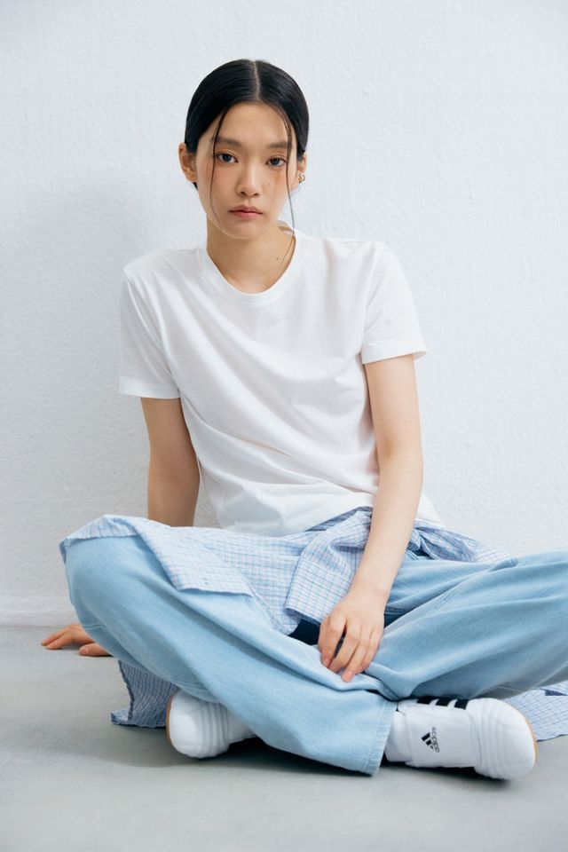 미쏘(MIXXO) 티셔츠 상품군이 인기를 끌고 있다. 사진은 미쏘의 베이직 R넥 티셔츠 모습. /사진=이랜드