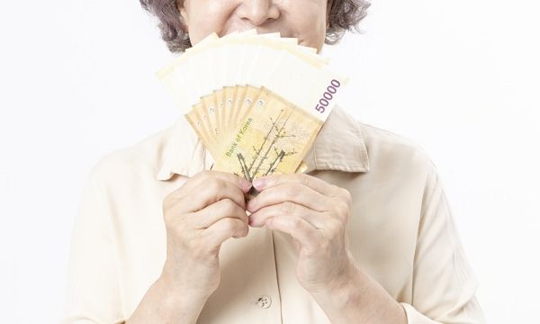 기초생활비를 수천만원가량 부당 수령한 70대 여성이 징역형의 집행유예를 선고받았다. 사진은 기사 내용과 직접적인 관련이 없음. /사진=클립아트코리아