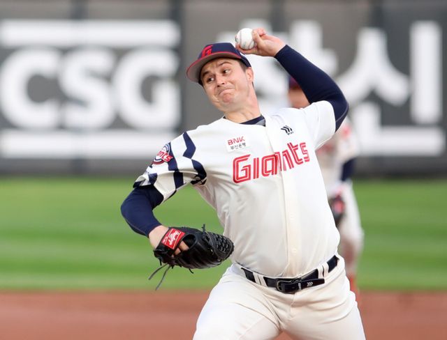 롯데 자이언츠가 한화 이글스와의 주중 3연전 첫 번째 경기 선발로 터커 데이비슨을 예고했다. 사진은 롯데에서 활약 중인 데이비슨의 모습. /사진=뉴스1 