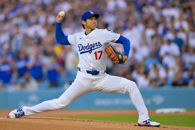 LA다저스 오타니 쇼헤이가 투수 복귀전에서 최고 시속 160㎞의 강속구를 뿌렸다. 사진은 17일(한국시각) 미국 캘리포니아주 로스앤젤레스 다저스타디움에서 열린 샌디에이고 파드리스와의 경기에 선발 등판한 오타니의 모습. /사진=로이터