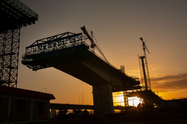 이스라엘과 이란 간 무력 충돌 사태가 장기화될 경우 중동 일대에 진출한 국내 건설업체들의 사업이 난항을 겪을 수 있다는 우려가 제기된다./사진=이미지투데이