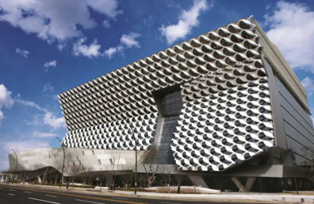 코오롱인더스트리가 자동차 소재를 주축으로 사업 영역을 확장하고 있다. 사진은 서울 강서구에 위치한 코오롱원앤온리 타워 전경. /사진=코오롱인더스트리