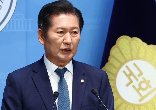 사진은 정청래 더불어민주당 의원이 지난 15일 오후 서울 여의도 국회 소통관에서 당대표 출마 선언 기자회견을 하고 있는 모습. /사진=뉴스1