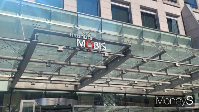 현대모비스의 자체 개발 생성형 AI 기술이 세계적 학회에서 우수 논문으로 채택됐다. 사진은 서울 역삼동 현대모비스 사옥. /사진=김창성 기자