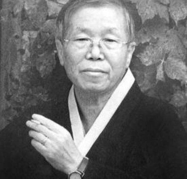 분단 시대의 아픔을 노래한 민영 시인이 17일 별세했다. 사진은 17일 별세한 민영 시인의 생전 모습. /사진=한국작가회의 제공