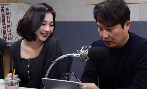 이동형TV, 김어준의 뉴스공장 등 정치 채널에서 얼굴을 비춘 권민정 아나운서에 관심이 쏠렸다. 사진은 유튜브 채널 '이동형TV'에 출연한 권민정 아나운서 모습. /사진=유튜브 캡처