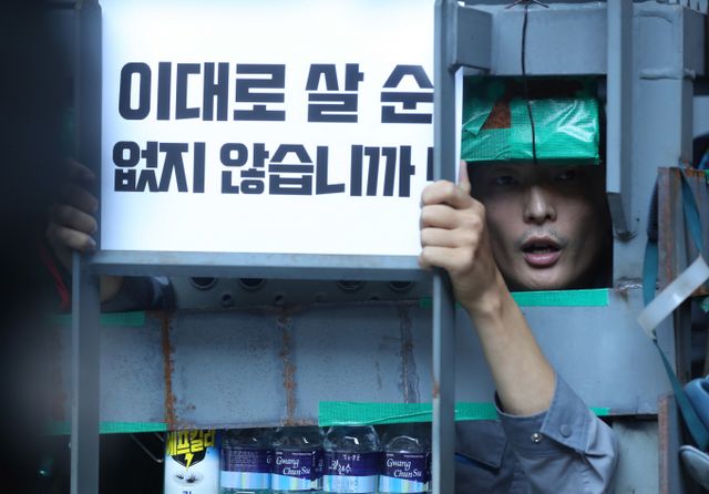 2022년 7월 19일 유최안 대우조선 하청지회 부지부장이 경남 거제 대우조선해양 1도크에서 농성을 벌였다. /사진=공동취재(뉴스1)