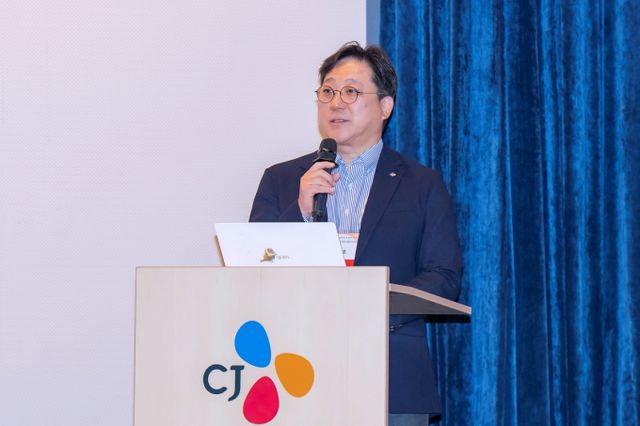 CJ대한통운이 'K셀러 CBE 원스톱 패키지'를 론칭하고 K셀러들의 틱톡샵 입점과 해외 배송을 적극 지원한다고 밝혔다. 장영호 CJ대한통운 IFS본부장은 "숏폼 플랫폼을 통한 K셀러의 글로벌 진출에 있어 가장 중요한 것은 빠른 배송에 대한 확신"이라고 강조했다. /사진=CJ대한통운