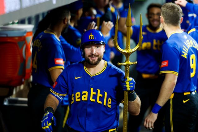 시애틀 매리너스 포수 칼 롤리가 메이저리그 홈런 1위에 올랐다. 사진은 시애틀에서 활약 중인 롤리의 모습. /사진=로이터