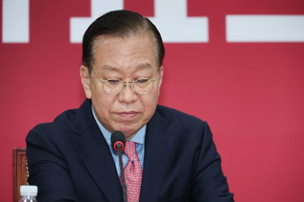 권영세 전 국민의힘 비대위원장이 제21대 대통령 선거 당시 새벽 단일화 등 논란이 된 배경에 대해 해명했다. 사진은 권영세 전 국민의힘 비상대책위원장 모습. /사진=뉴스1