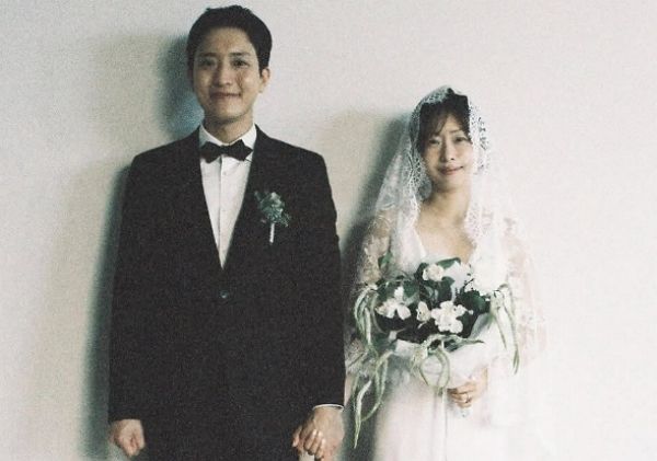 가수 조형우와 방송작가 김윤의가 결혼한다. 사진은 가수 조형우와 방송작가 김윤의의 웨딩 화보. /사진=조형우 인스타그램 캡처