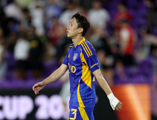 울산HD가 졸전 끝에 마멜로디 선다운스에 패했다. 사진은 17일(한국시각) 미국 플로리다주 올랜도 인터앤코스타디움에서 열린 2025 국제축구연맹 클럽월드컵 F조 1차전 마멜로다와의 경기에서 패한 울산 강상우의 모습. /사진=로이터