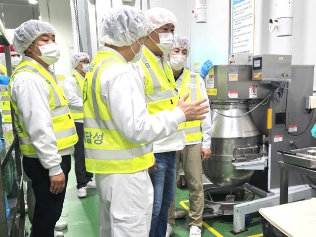 SPC그룹이 전 계열사 생산센터에 노사안전협의체를 구성하고 노∙사∙외부전문가 합동 안전점검을 실시했다. /사진=SPC