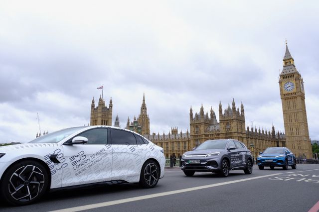 한국타이어가 영국 런던에서 개최되는 전기차 페스티벌 '2025 런던-브라이튼 EV 랠리'에 공식 후원사로 나선다. 사진은 2023 런던-파리 EV 랠리 행사 장면. /사진=한국타이어