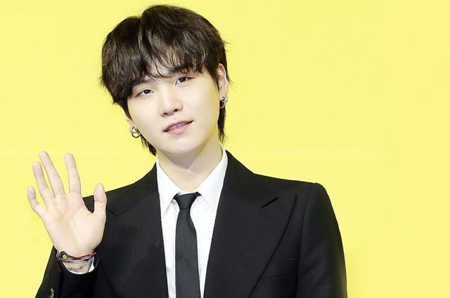 아이돌 그룹 방탄소년단 멤버 슈가의 소집해제를 앞둔 소속사 빅히트 뮤직이 18일 안전상 이유로 팬들의 현장 방문 자제를 당부했다. 사진은 슈가가 2021년 5월21일 서울 송파구 방이동 올림픽홀에서 진행된 싱글앨범 'Butter' 발매 기념 쇼케이스에서 포즈를 취한 모습. /사진=머니투데이