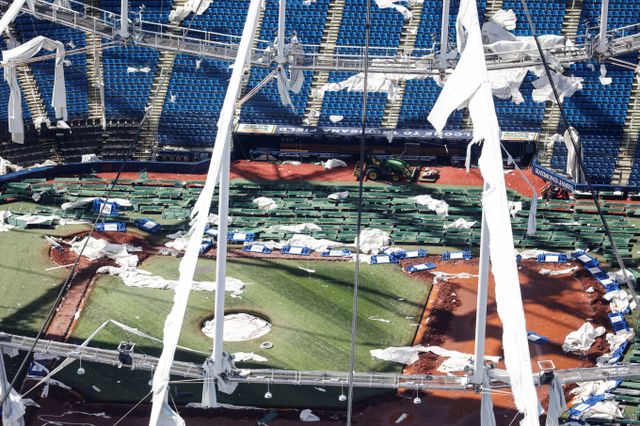 탬파베이 레이스가 매각을 위한 독점 협상을 진행한다. 사진은 지난해 허리케인으로 무너진 탬파베이 홈 구장 트로피카나 필드의 모습. /사진=로이터