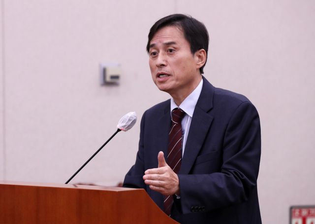 윤석열 전 대통령의 내란·외환 혐의를 수사하는 조은석 특별검사가 19일 법원에 김용현 전 국방부 장관에 대한 추가 공소제기한 사건 신속 병합과 보석결정 취소, 추가 구속영장 발부를 촉구하는 서면을 접수했다. 사진은 조 특검이 2023년 10월26일 서울 여의도 국회에서 열린 법제사법위원회 종합 국정감사에서 의원 질의에 답변하는 모습. /사진=머니투데이