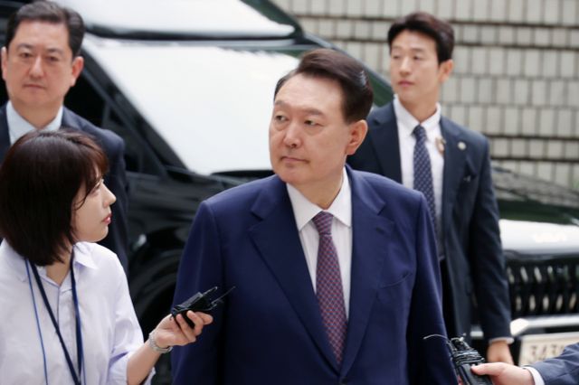 윤석열 전 대통령이 경찰의 3차 출석 요구에 끝내 불응했다. 사진은 지난 16일 서울 서초구 서울중앙지법에서 열린 내란 우두머리 혐의·직권남용 권리행사 방해 혐의 사건 7차 공판에 출석한 윤 전 대통령의 모습. /사진=뉴시스(사진공동취재단)