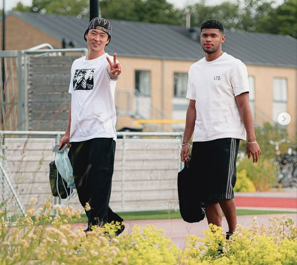 부상으로 1년의 공백기를 가진 조규성이 팀 훈련에 합류했다. 사진은 18일(현지시각) 미트윌란이 공개한 조규성(왼쪽)의 모습. /사진=미트윌란 인스타그램 캡처