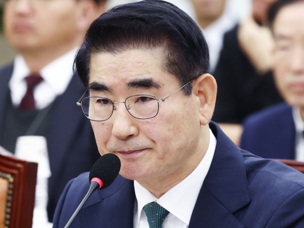 조은석 특검이 김용현 전 국방부 장관을 기소하고 추가 구속영장 발부를 요청할 예정이다. 사진은 김용현 국방부 장관이 지난해 11월28일 오전 서울 여의도 국회에서 열린 국방위원회 전체회의에서 의원 질의를 듣고 있는 모습. /사진=뉴스1