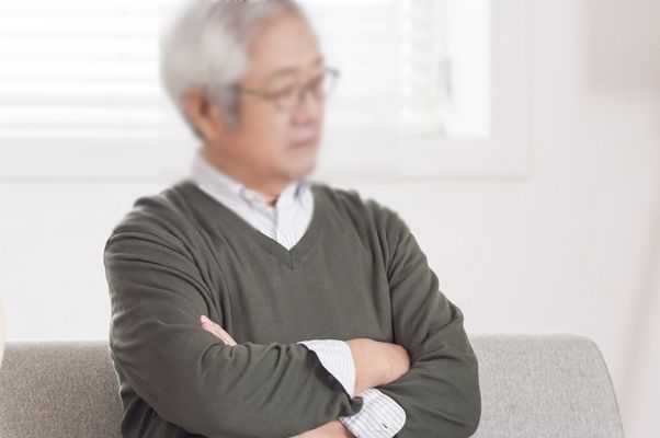 아들의 여자친구를 처음 만난 자리에서 '자궁 튼튼할 때 결혼해야 한다' '꺾일 나이다' 등 막말을 쏟아낸 아버지의 사연이 전해졌다. 사진은 기사 내용과 직접적인 관련이 없음. /사진=클립아트코리아