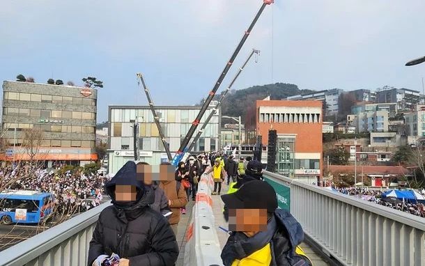 윤석열 전 대통령이 머물던 용산구 한남동 관저 인근 북한남삼거리 보도육교가 철거된다. 사진은 서울 용산구 한남동 북한남사거리 육교의 모습. /사진=뉴시스(서울시 제공)