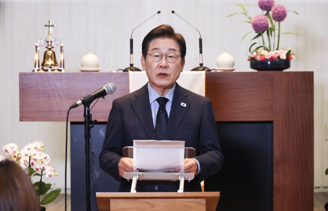 이재명 더불어민주당 대통령 후보가 대선을 앞둔 2일, 자신의 정치적 고향인 경기 성남시를 찾았다. 사진은 이재명 더불어민주당 대통령선 후보가 2일 경기 성남주민교회에서 기자회견을 하고 있는 모습. /사진=뉴시스