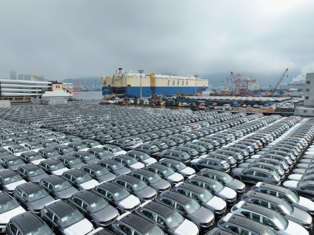 르노코리아가 5월 한 달 동안 9860대를 팔았다. 사진은 중남미 수출 초도 물량 선적 대기 중인 그랑 콜레오스. /사진=르노코리아