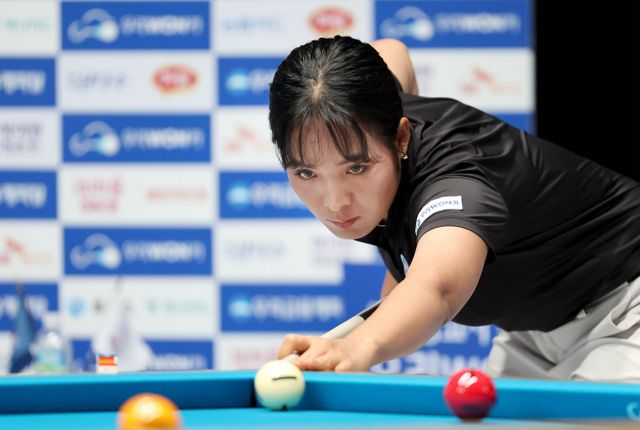 LPBA 스롱 피아비가 8강 진출에 실패했다. 사진은 지난 19일 경기 고양 킨텍스 PBA스타디움에서 열리 우리금융캐피탈 PBA-LPBA 챔피언십 2025 LBA 16강에 출전한 스롱 피아비의 모습. /사진=프로당구협회(PBA) 제공