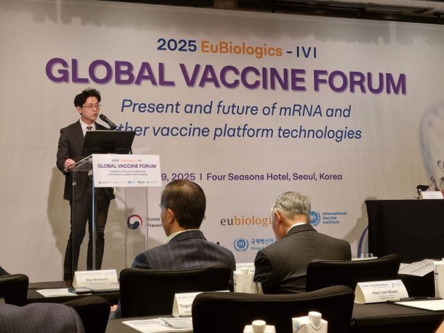  GC녹십자가 글로벌 백신 포럼에서 자사의 메신저리보핵산(mRNA) 백신 개발 전략을 발표했다. 신윤철 GC녹십자 개발팀장이 mRNA 백신 전략을 설명하고 있다. /사진=GC녹십자 