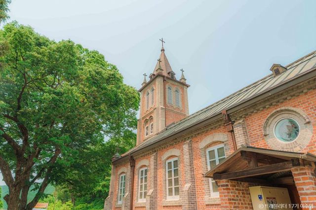 고풍스러운 고딕양식의 풍수원성당. /사진=한국관광공사