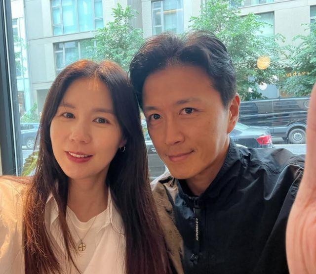 배우 진태현이 다음주에 갑상선암 수술을 받기 위해 병원에 입원한다고 전했다. 사진은 진태현(오른쪽)과 진태현의 아내 박시은의 모습. /사진=진태현 인스타그램