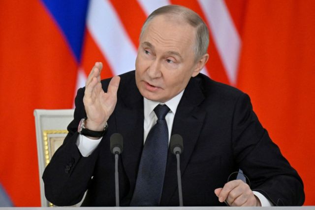 블라디미르 푸틴 러시아 대통령이 우크라이나 전체는 우리의 것이라고 말했다. 사진은 푸틴 대통령이 지난 5월14일 러시아 모스크바 크렘린궁에서 안와르 말레이시아 총리와 회담 후 공동 성명을 발표하던 모습./사진=로이터