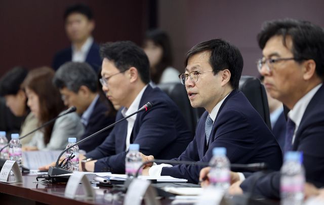 여한구 산업통상자원부 통상교섭본부장이 미국 출장길에 오른다. 사진은 여 본부장이 최근 서울 종로구 한국무역보험공사에서 열린 제46회 통상추진위원회에 나섰던 모습. /사진=산업통상자원부