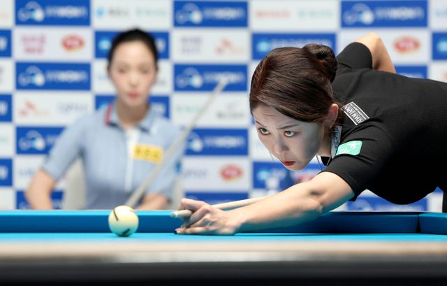 LPBA 8연속 우승과 개인 통산 15번째 정상에 오른 김가영이 선수로서의 초심을 강조했다. 사진은 지난 22일 경기 고양 킨텍스 PBA스타디움에서 열린 우리금융캐피탈 PBA-LPBA 챔피언십 2025 결승전에 나선 김가영의 모습. /사진=프로당구협회(PBA) 제공