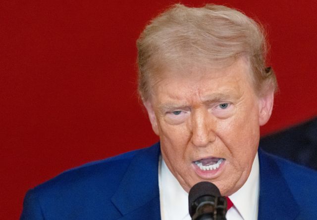 도널드 트럼프 미국 대통령이 지난22일(이하 현지시각 이란의 정권 교체 가능성을 시사했다. 사진은 지난 21일 도널드 트럼프 미국 대통령이 미국의 이란 핵 시설 공격 이후 미국 워싱턴 D.C. 백악관에서 대국민 연설을 하고 있는 모습. /사진=로이터