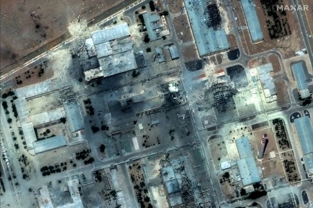 국제원자력기구(IAEA)는 미군 공습으로 인해 이란 이스파한 핵 단지 지하터널 입구가 타격받았다고 전했다. 사진은 지난 22일(현지시각) 이란 이스파한 핵기술센터가 미군 공습으로 파괴된 모습. /사진=로이터 